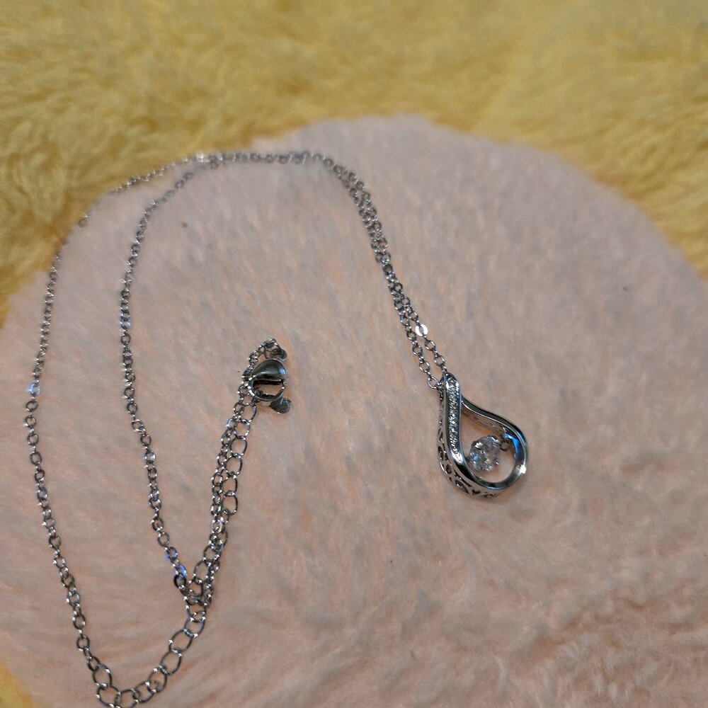 New Silver tone Pendant with floating Mossiantee stone